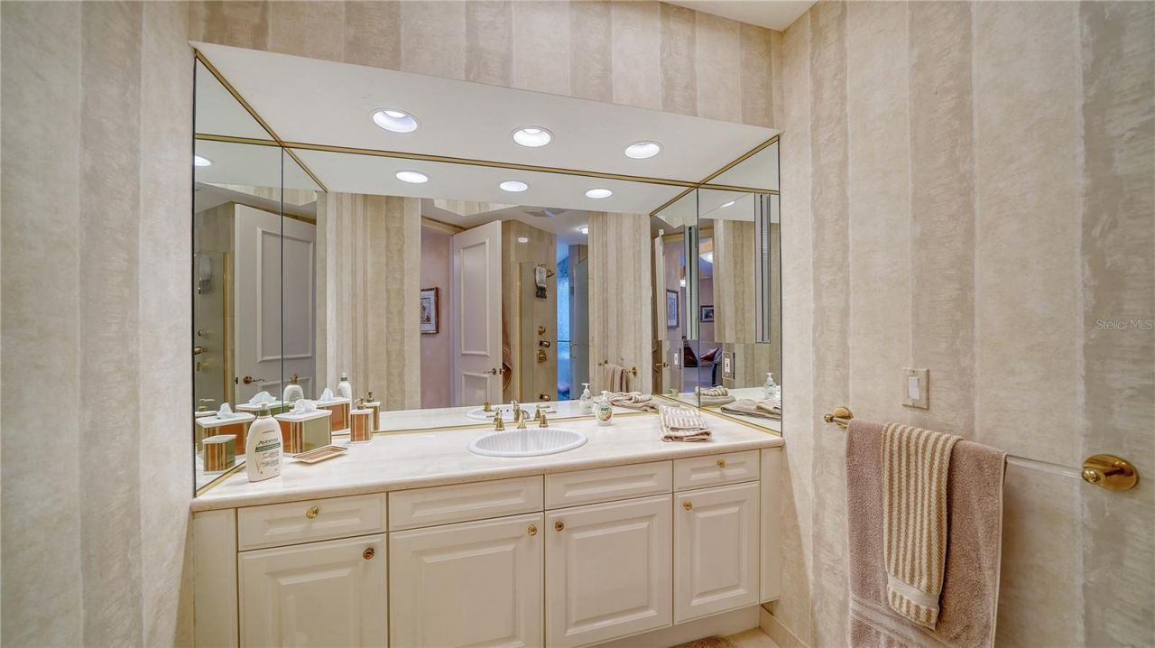 1241 Gulf Of Mexico Drive, Unit 603, Longboat Key, FL 34228 Photo