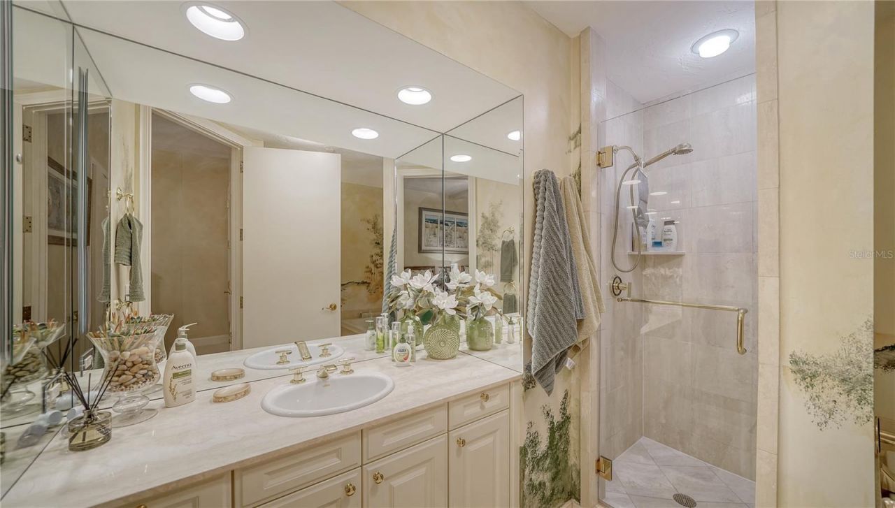 1241 Gulf Of Mexico Drive, Unit 603, Longboat Key, FL 34228 Photo