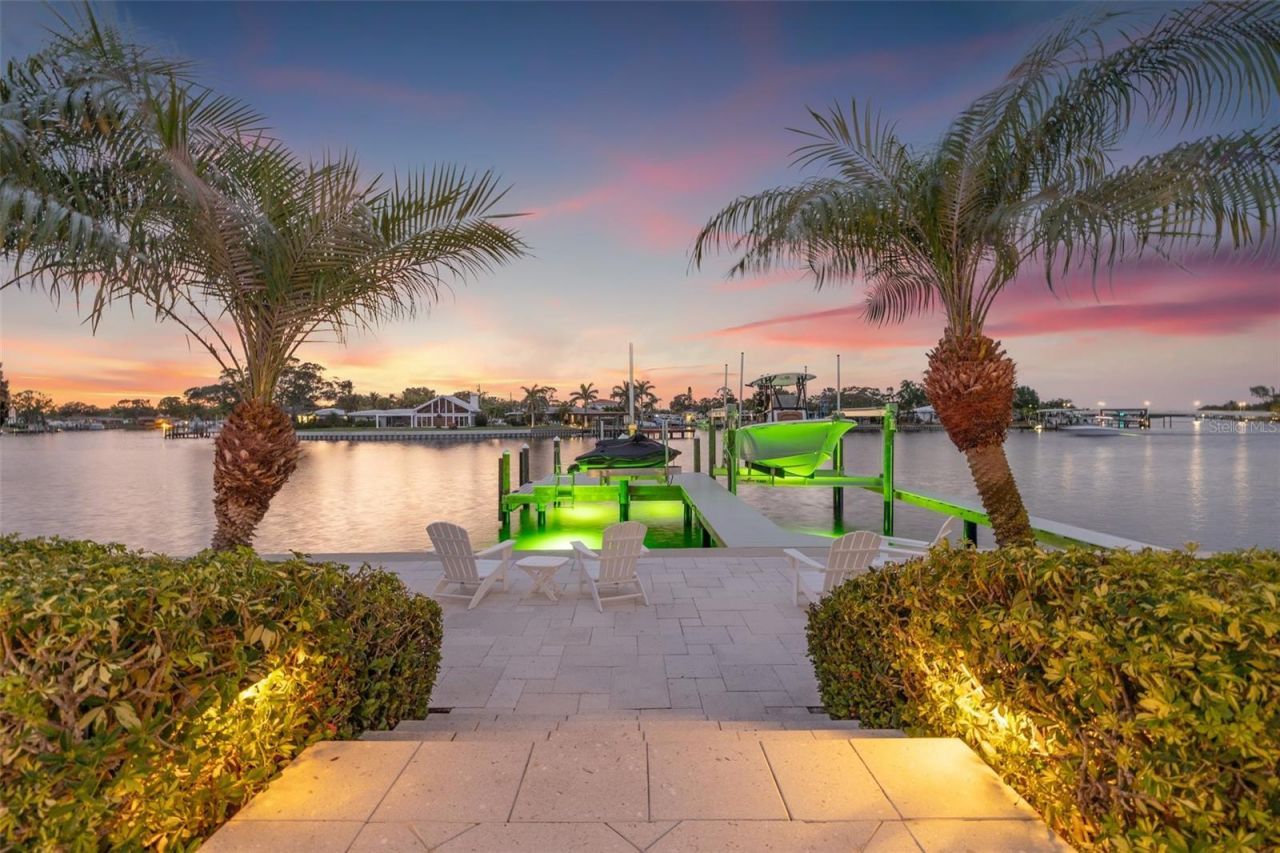 935 Eden Isle Drive Ne, Saint Petersburg, FL 33704 Main Photo