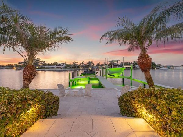 935 EDEN ISLE DRIVE NE, ST PETERSBURG, FL 33704