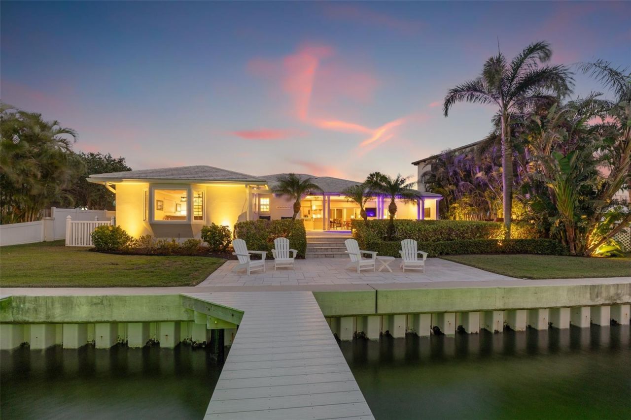 935 Eden Isle Drive Ne, Saint Petersburg, FL 33704 Photo