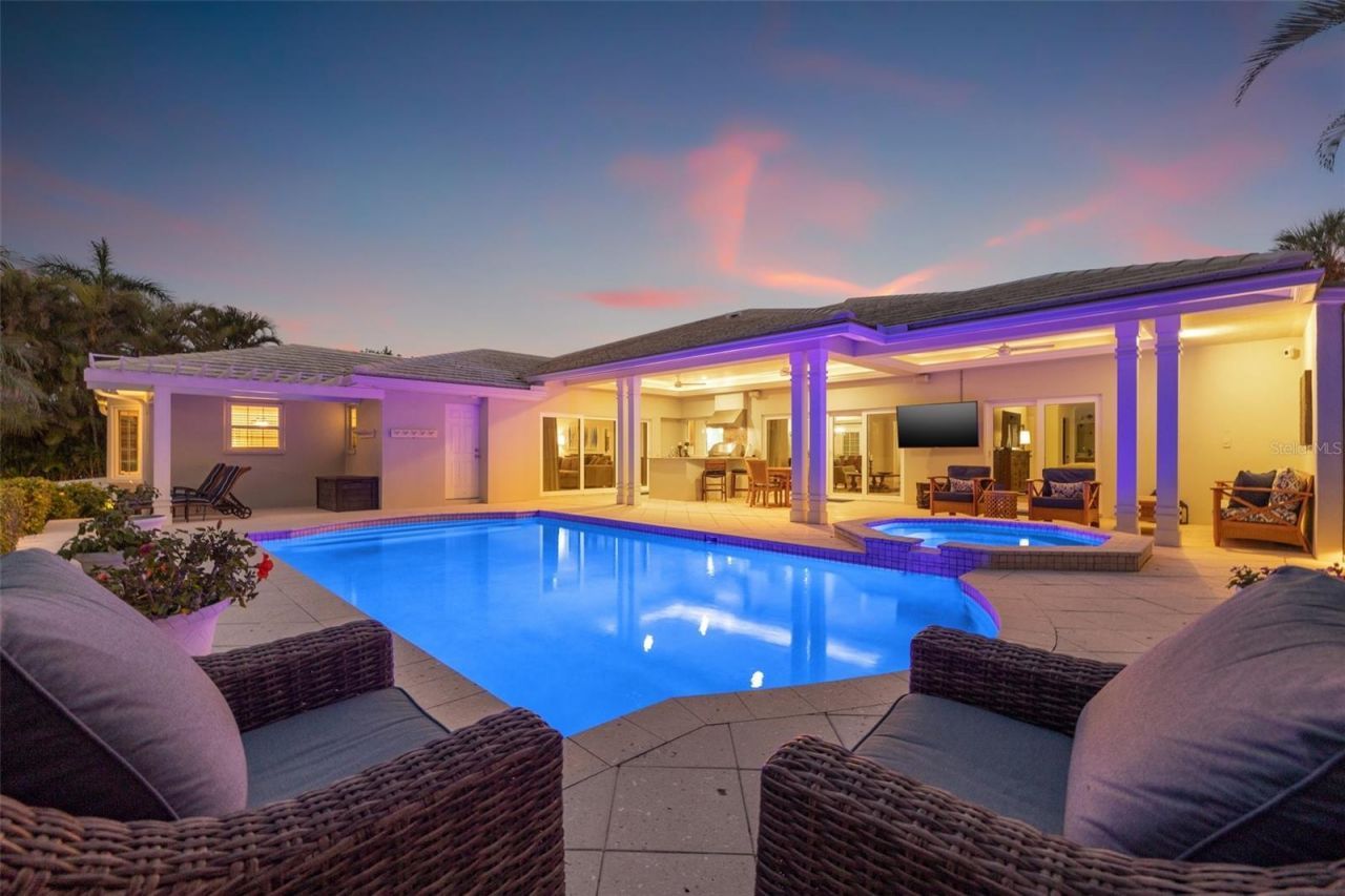 935 Eden Isle Drive Ne, Saint Petersburg, FL 33704 Photo