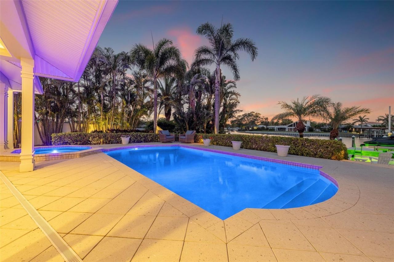 935 Eden Isle Drive Ne, Saint Petersburg, FL 33704 Photo