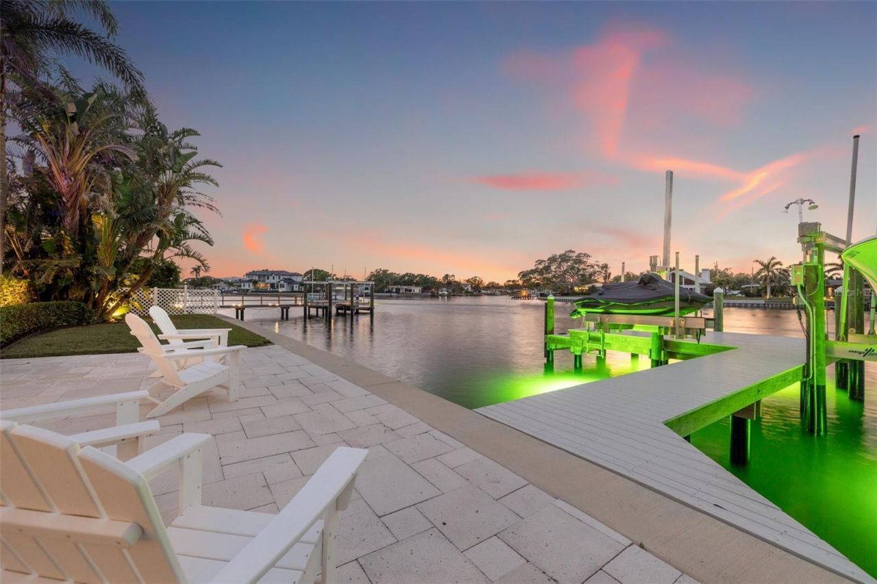 935 Eden Isle Drive Ne, Saint Petersburg, FL 33704 Photo