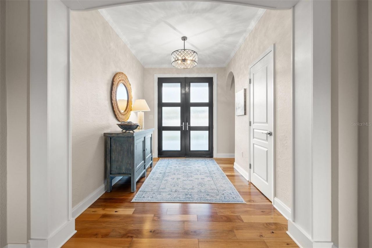 935 Eden Isle Drive Ne, Saint Petersburg, FL 33704 Photo