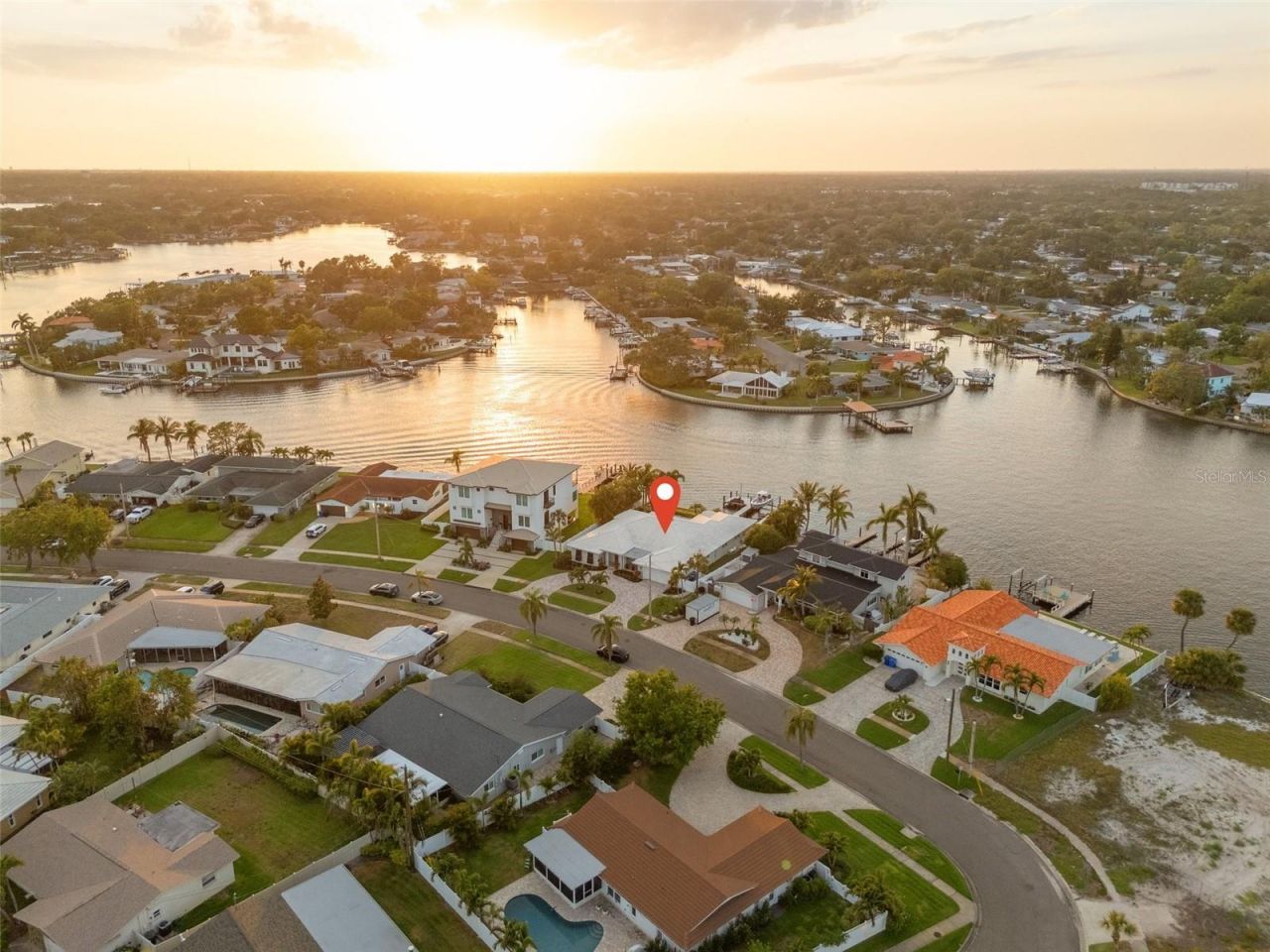 935 Eden Isle Drive Ne, Saint Petersburg, FL 33704 Photo