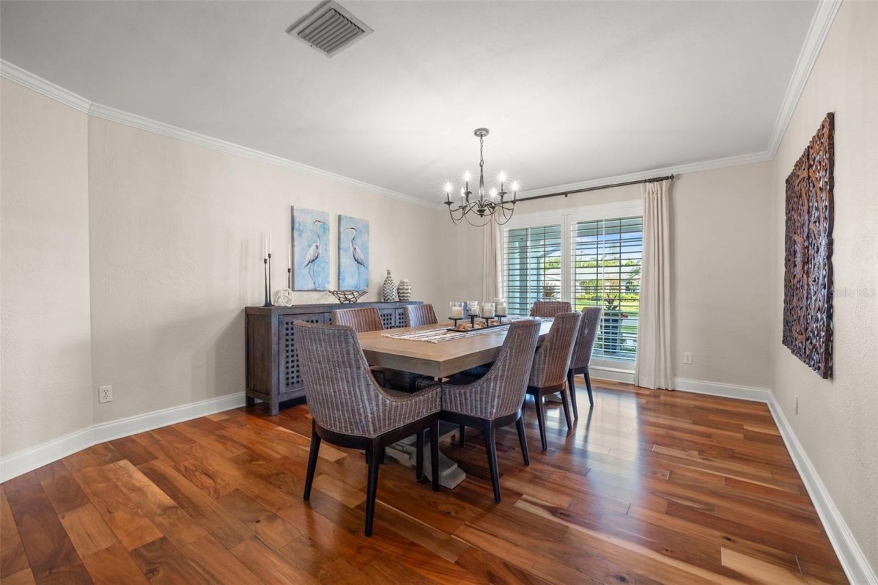 935 Eden Isle Drive Ne, Saint Petersburg, FL 33704 Photo