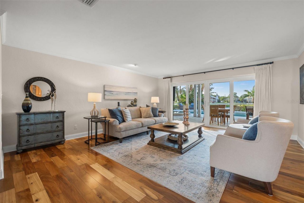 935 Eden Isle Drive Ne, Saint Petersburg, FL 33704 Photo