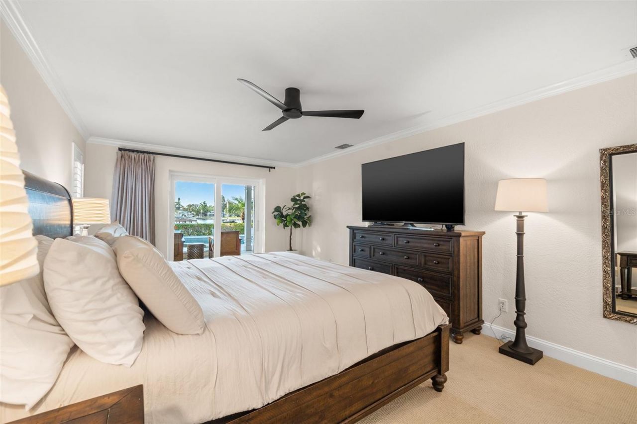 935 Eden Isle Drive Ne, Saint Petersburg, FL 33704 Photo