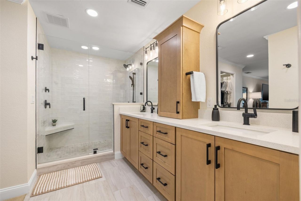 935 Eden Isle Drive Ne, Saint Petersburg, FL 33704 Photo