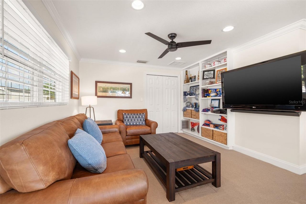 935 Eden Isle Drive Ne, Saint Petersburg, FL 33704 Photo