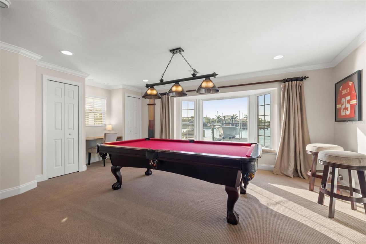 935 Eden Isle Drive Ne, Saint Petersburg, FL 33704 Photo