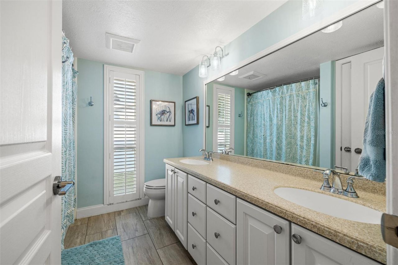 935 Eden Isle Drive Ne, Saint Petersburg, FL 33704 Photo