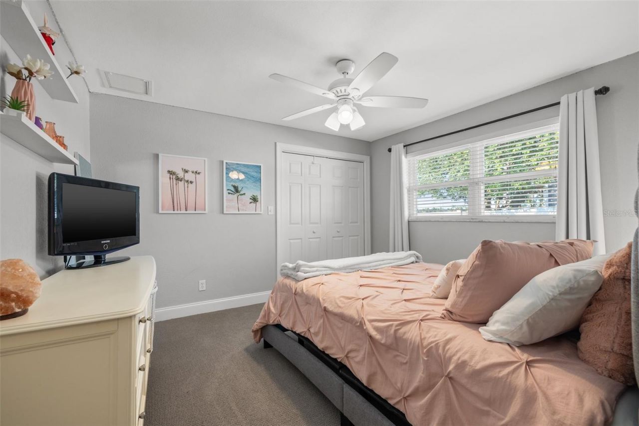 935 Eden Isle Drive Ne, Saint Petersburg, FL 33704 Photo