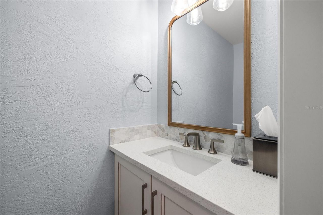 935 Eden Isle Drive Ne, Saint Petersburg, FL 33704 Photo