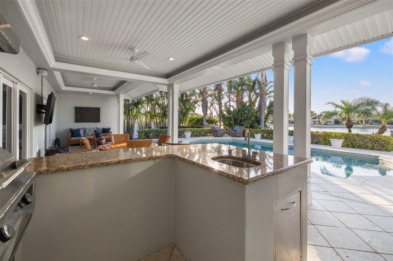 935 Eden Isle Drive Ne, Saint Petersburg, FL 33704 Photo