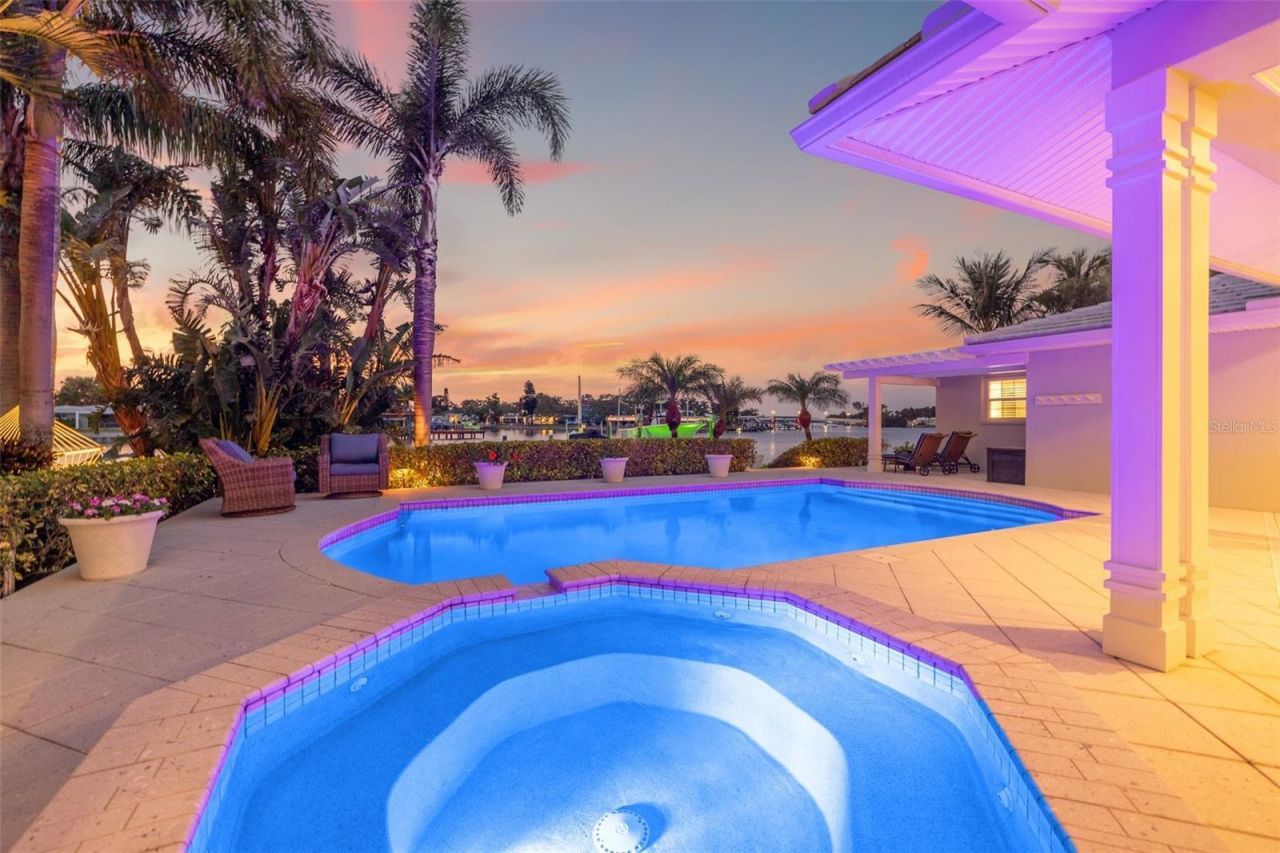 935 Eden Isle Drive Ne, Saint Petersburg, FL 33704 Photo