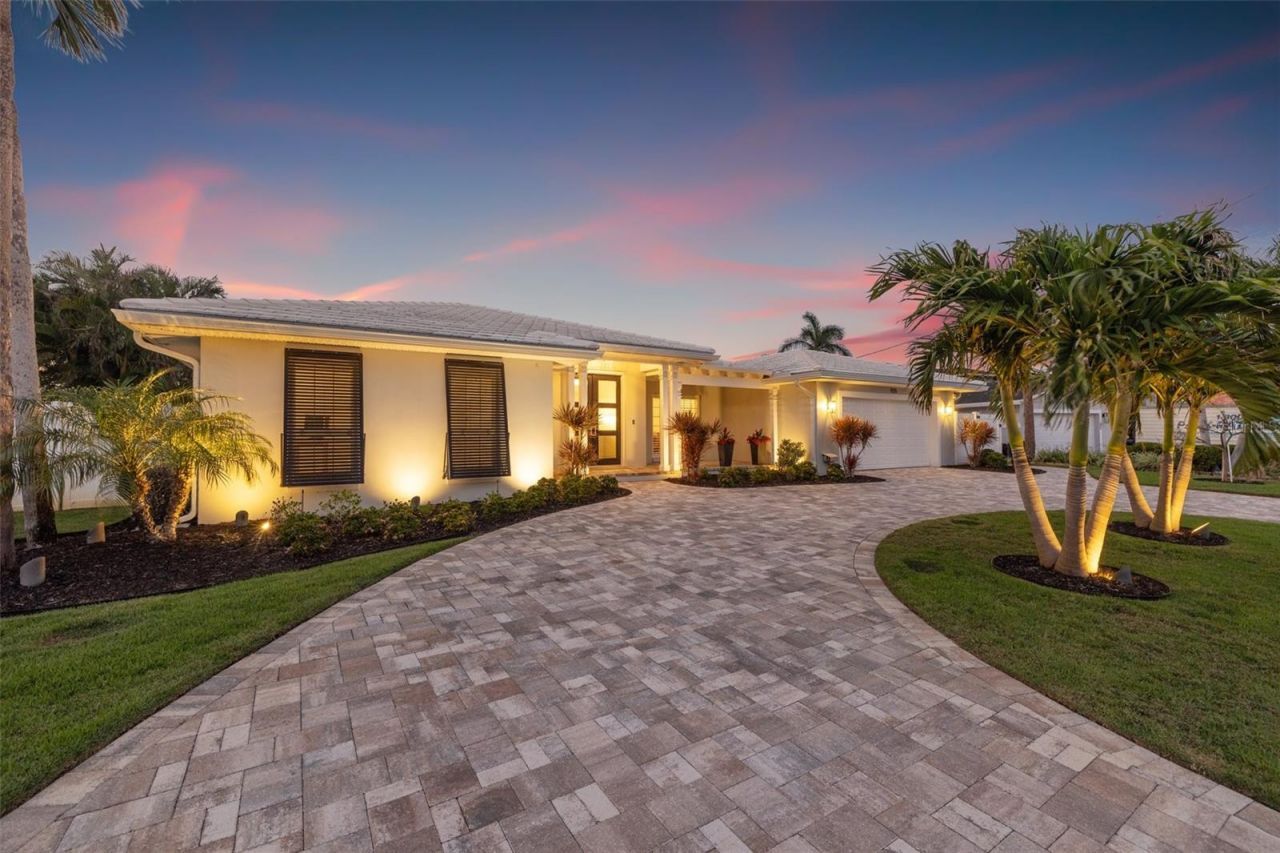 935 Eden Isle Drive Ne, Saint Petersburg, FL 33704 Photo