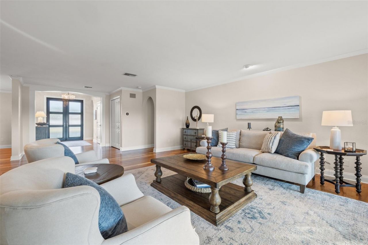 935 Eden Isle Drive Ne, Saint Petersburg, FL 33704 Photo