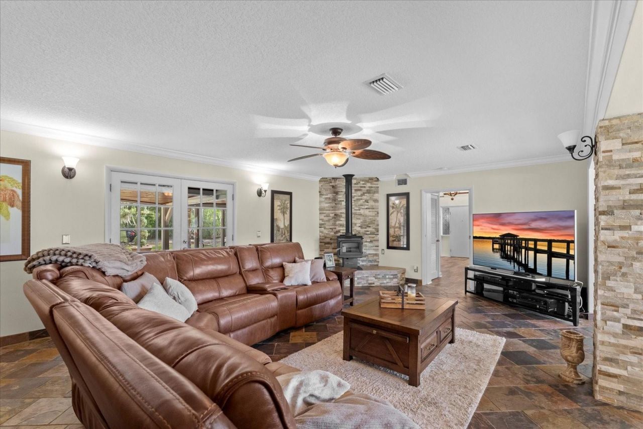 800 Hidden Oaks Lane, Oak Hill, FL 32759 Photo