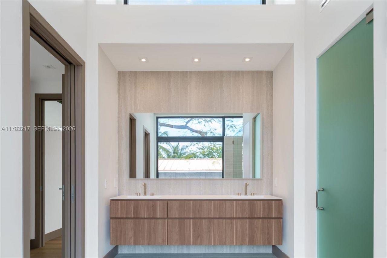 510 NE 52nd St, Miami, FL 33137 Photo