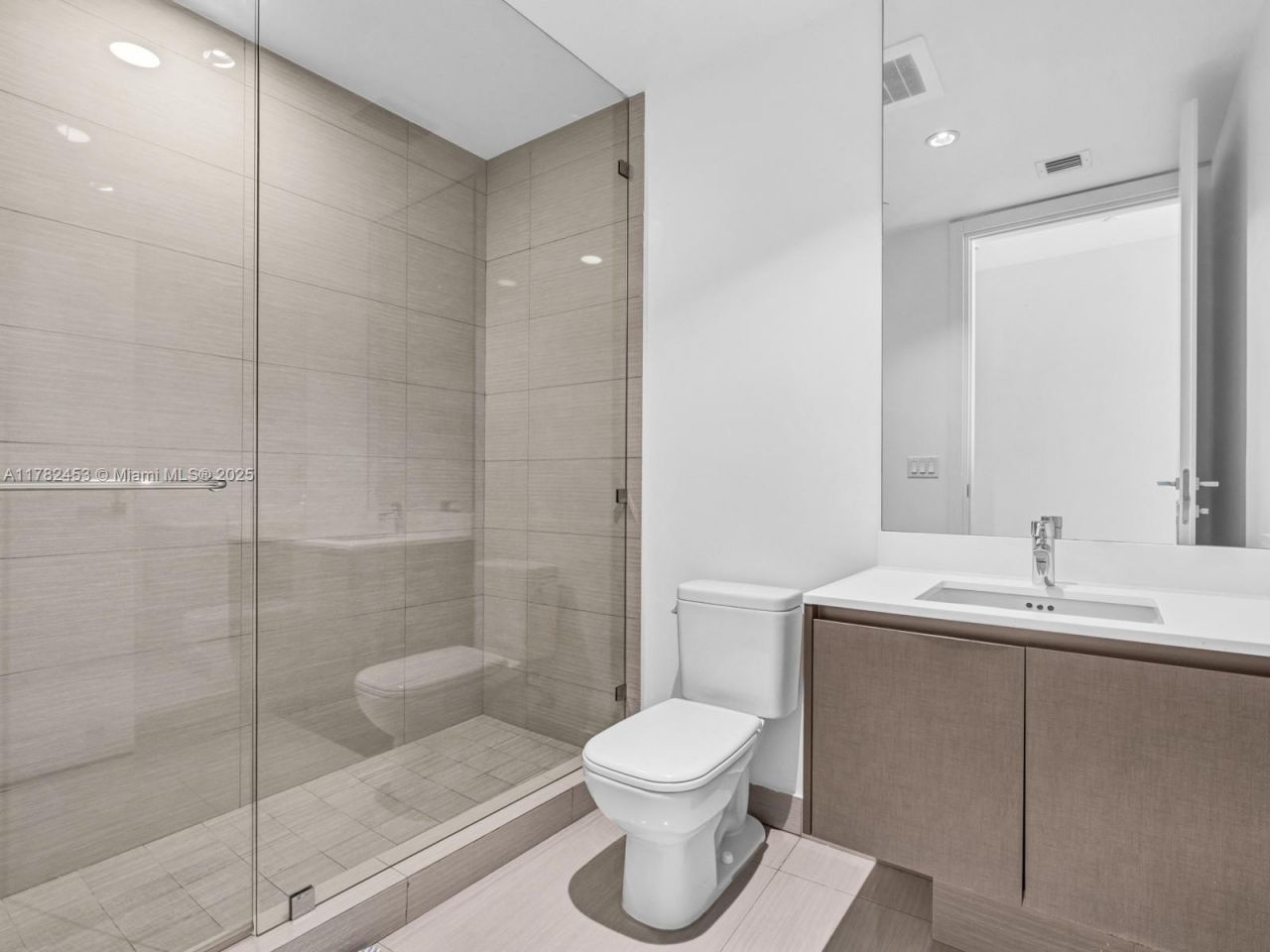 3300 NE 188th St, Unit 511, Aventura, FL 33180 Photo