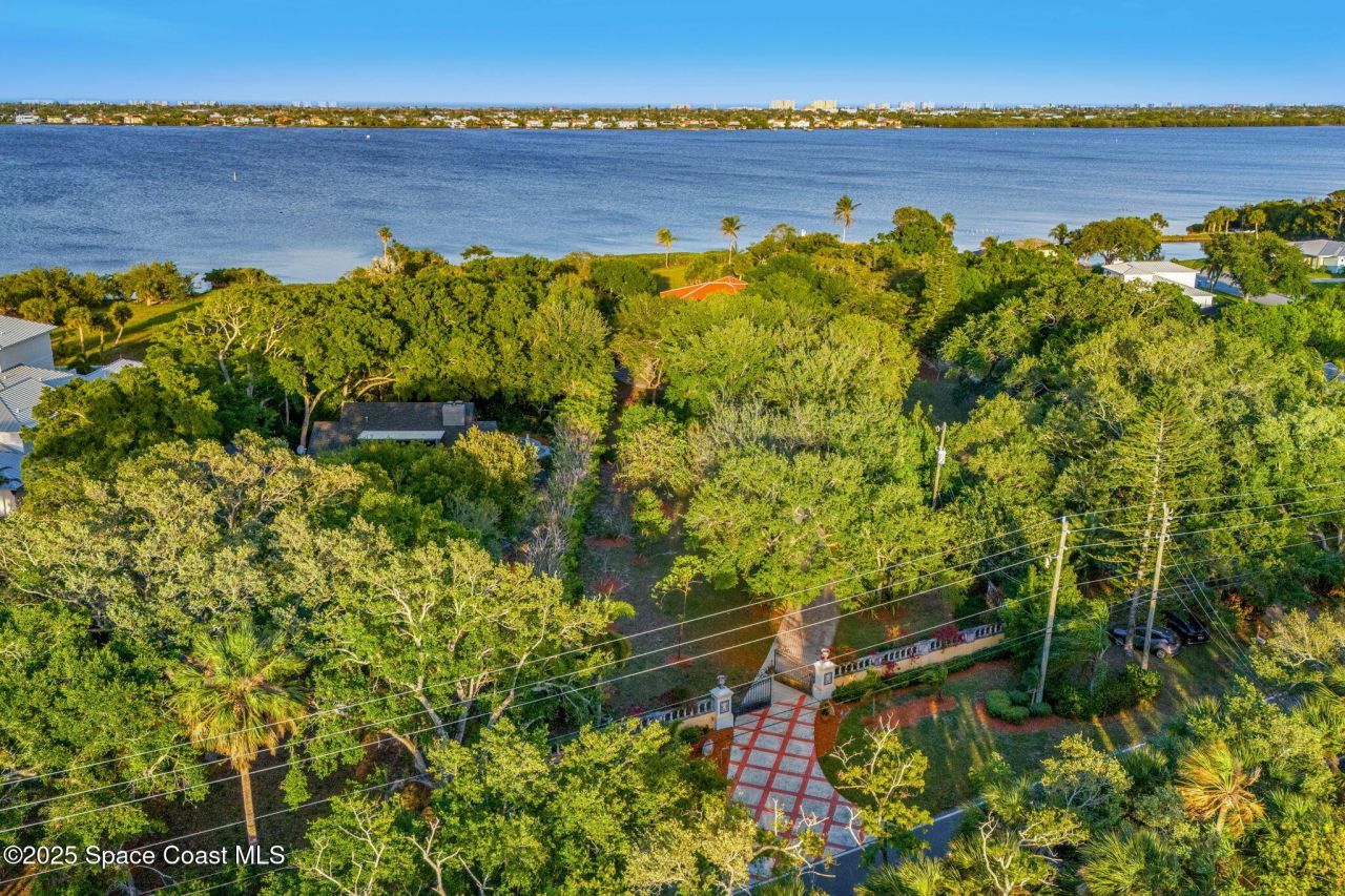 9340 S Tropical Trail, Merritt Island, FL 32952 Photo