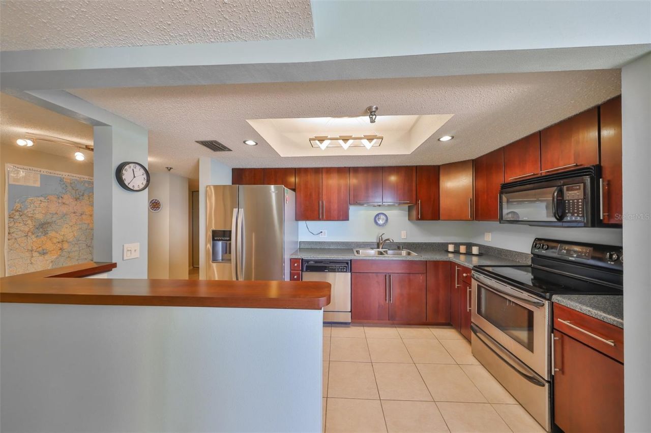 7430 Sunshine Skyway Lane S, Unit 403, Saint Petersburg, FL 33711 Photo