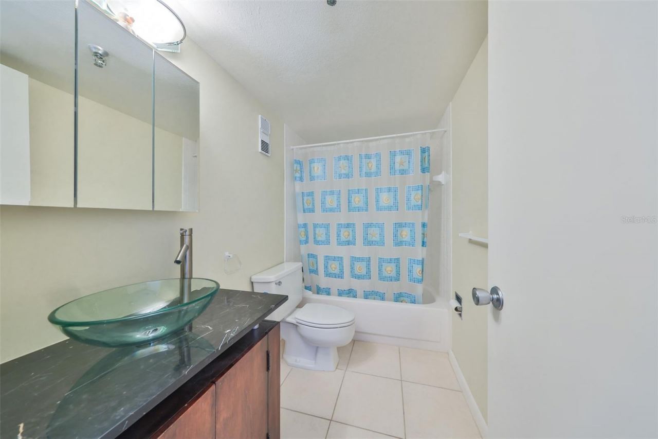 7430 Sunshine Skyway Lane S, Unit 403, Saint Petersburg, FL 33711 Photo