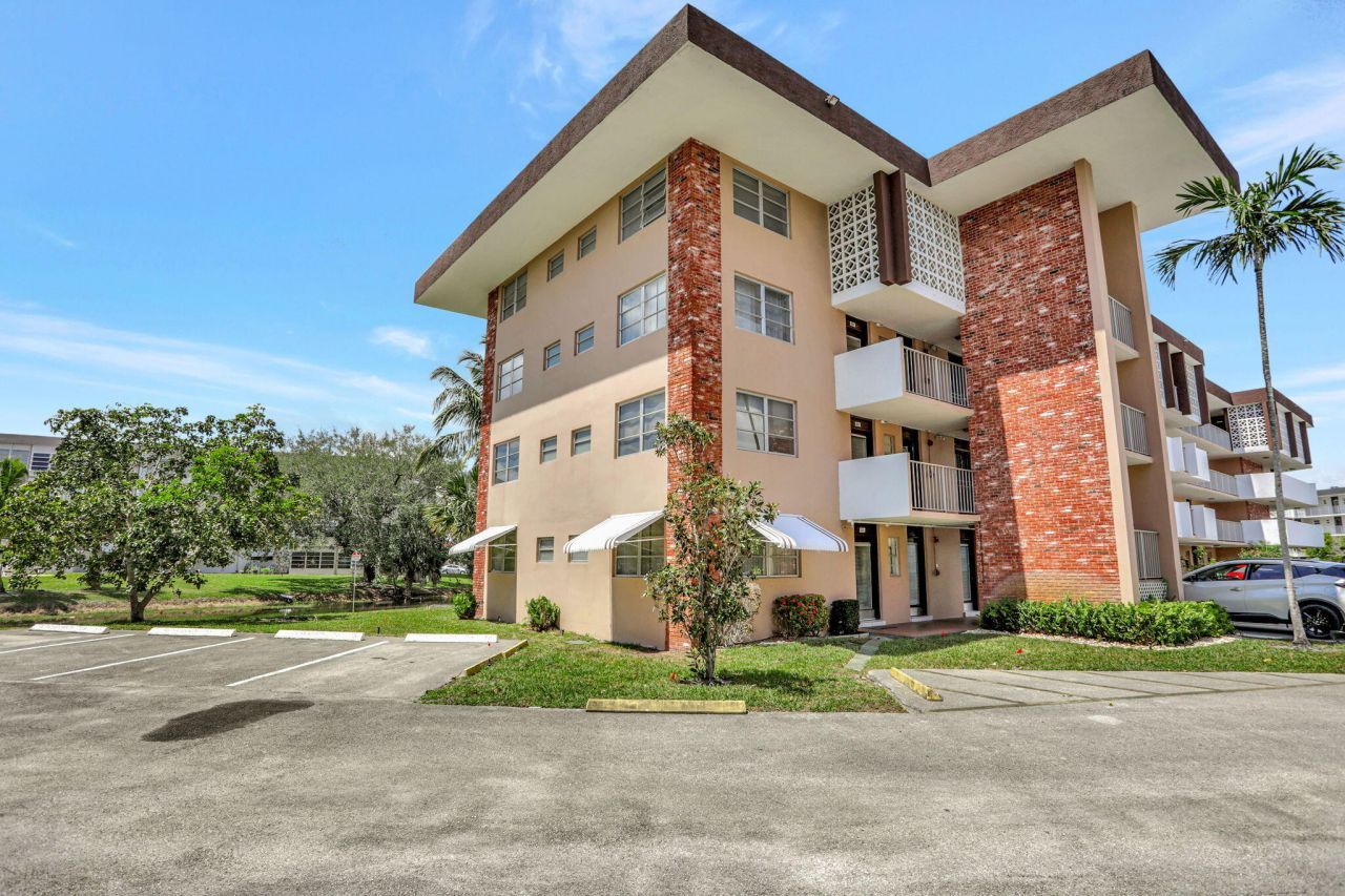 2951 NW 46th Avenue, Unit 201, Lauderdale Lakes, FL 33313 Photo