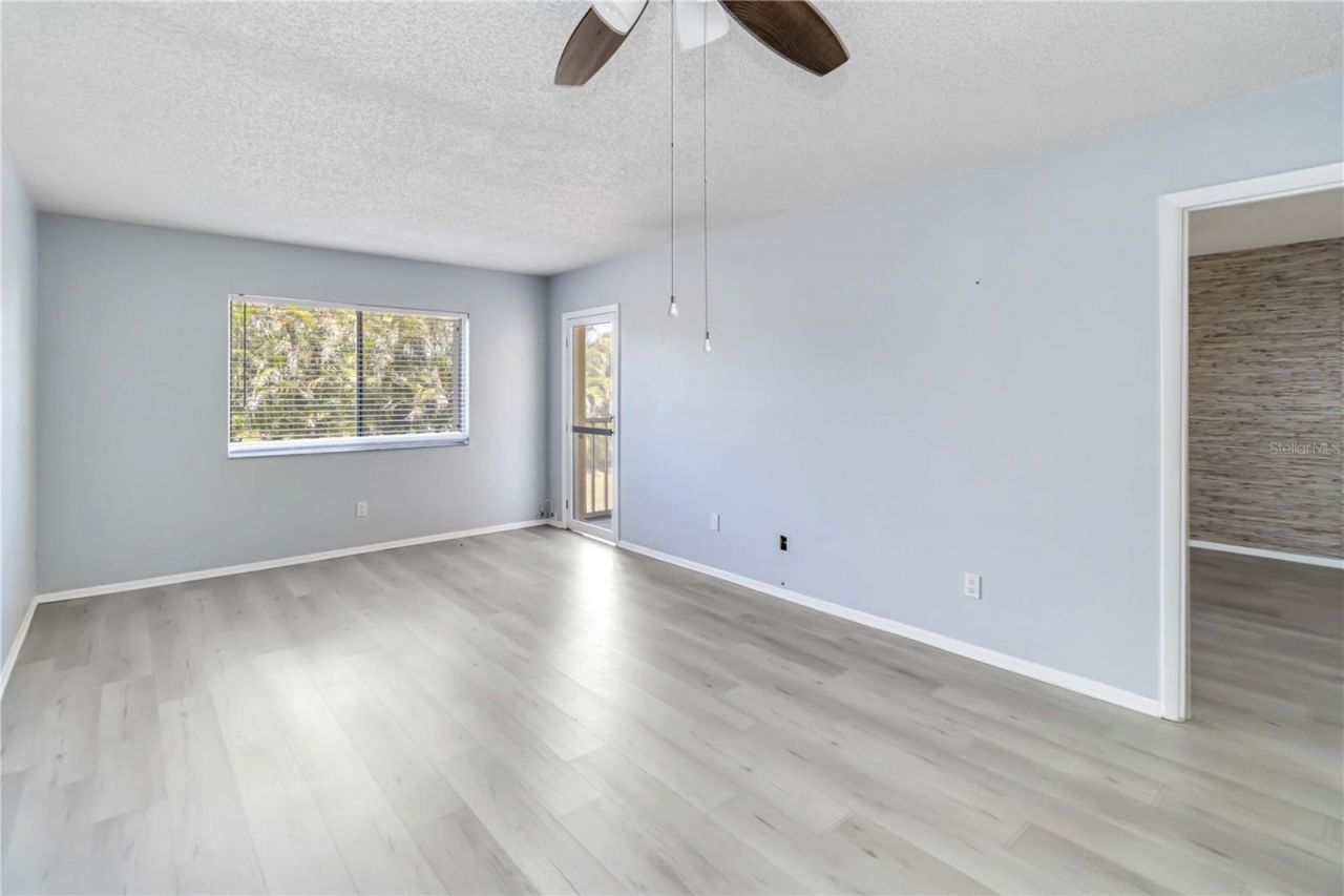 1540 Glen Oaks Drive E, Unit B225, Sarasota, FL 34232 Photo