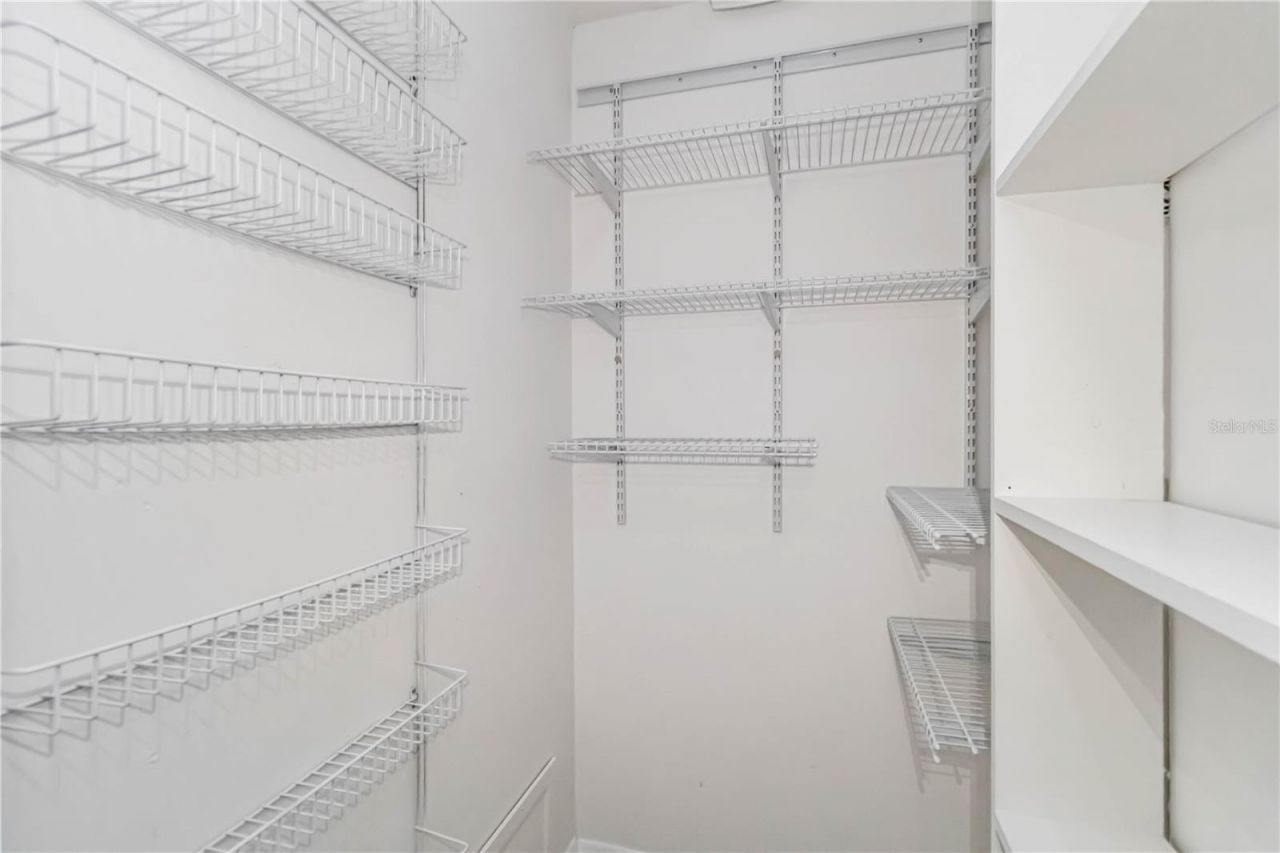 1540 Glen Oaks Drive E, Unit B225, Sarasota, FL 34232 Photo