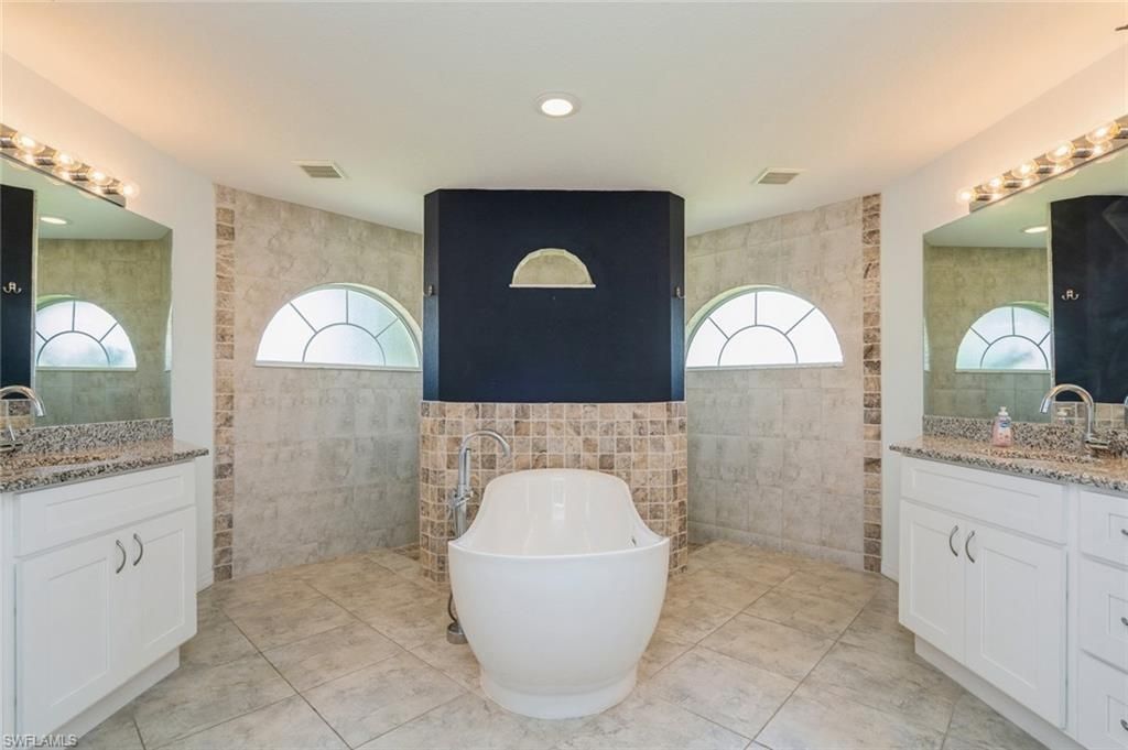 1921 SE 12th St, Cape Coral, FL 33990 Photo