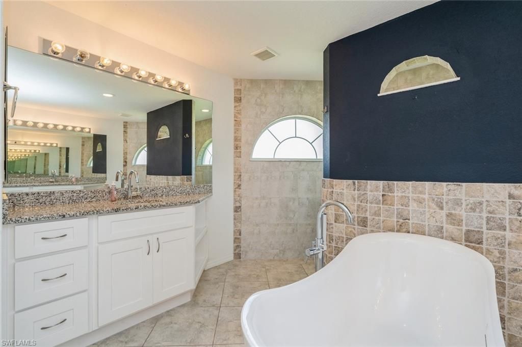 1921 SE 12th St, Cape Coral, FL 33990 Photo