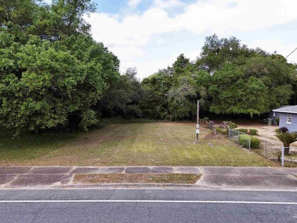 2907 N Dr Martin Luther King Jr Dr, Pensacola, FL 32503