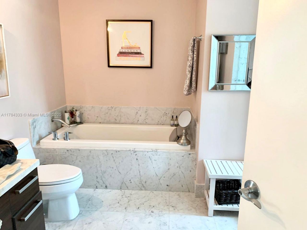 253 NE 2nd St, Unit 1008, Miami, FL 33132 Photo