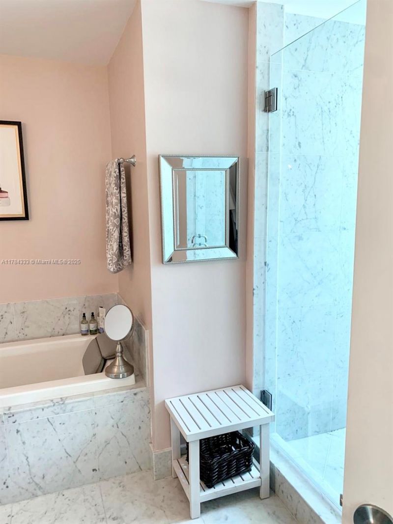 253 NE 2nd St, Unit 1008, Miami, FL 33132 Photo