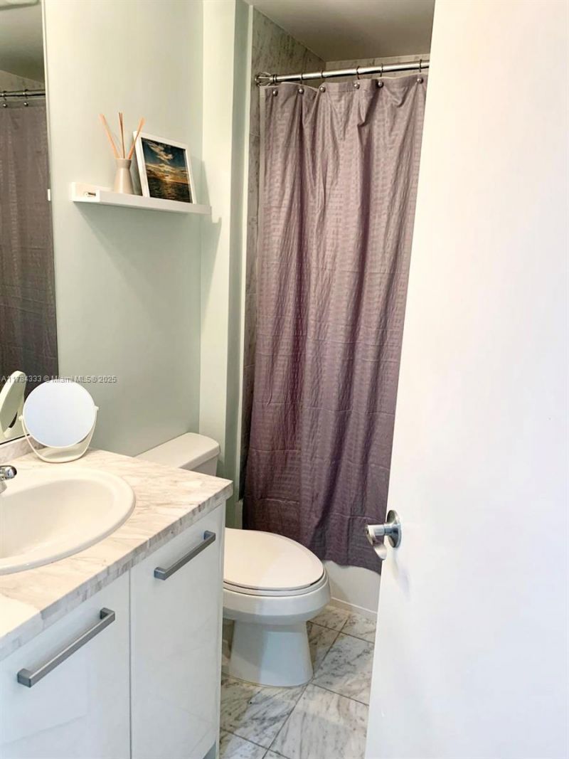 253 NE 2nd St, Unit 1008, Miami, FL 33132 Photo