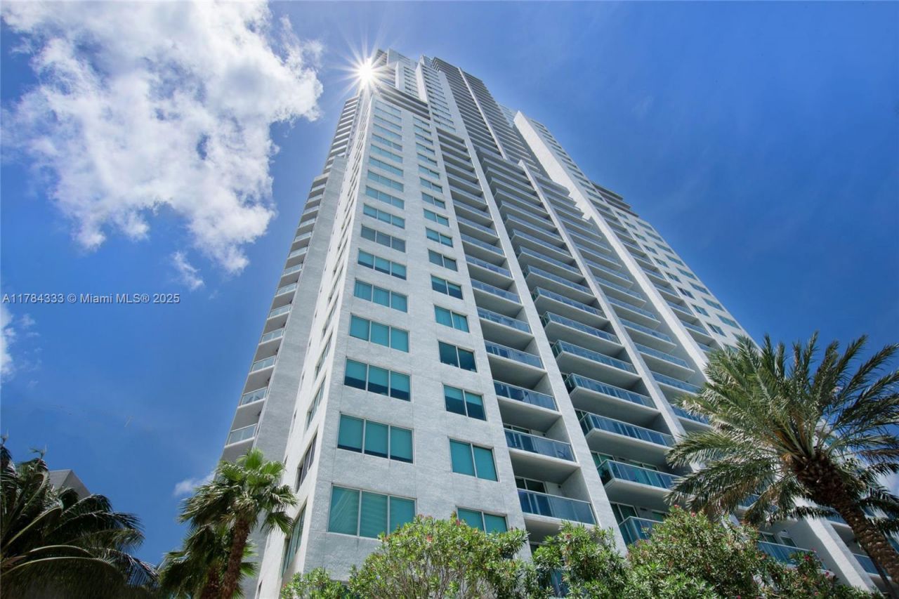 253 NE 2nd St, Unit 1008, Miami, FL 33132 Photo