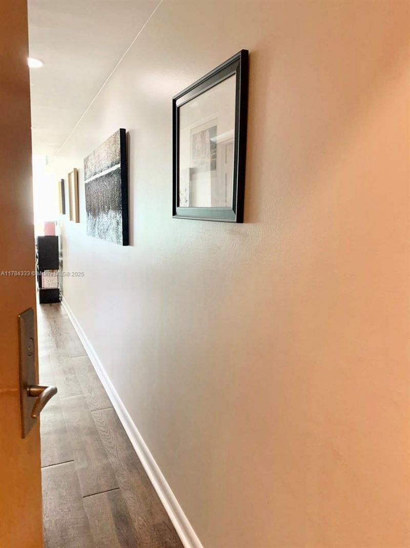 253 NE 2nd St, Unit 1008, Miami, FL 33132 Photo