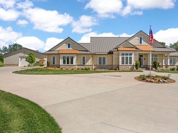 4210 Wright Brothers Boulevard E, Ely, IA 52227