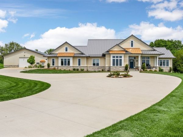 4210 Wright Brothers Boulevard E, Ely, IA 52227