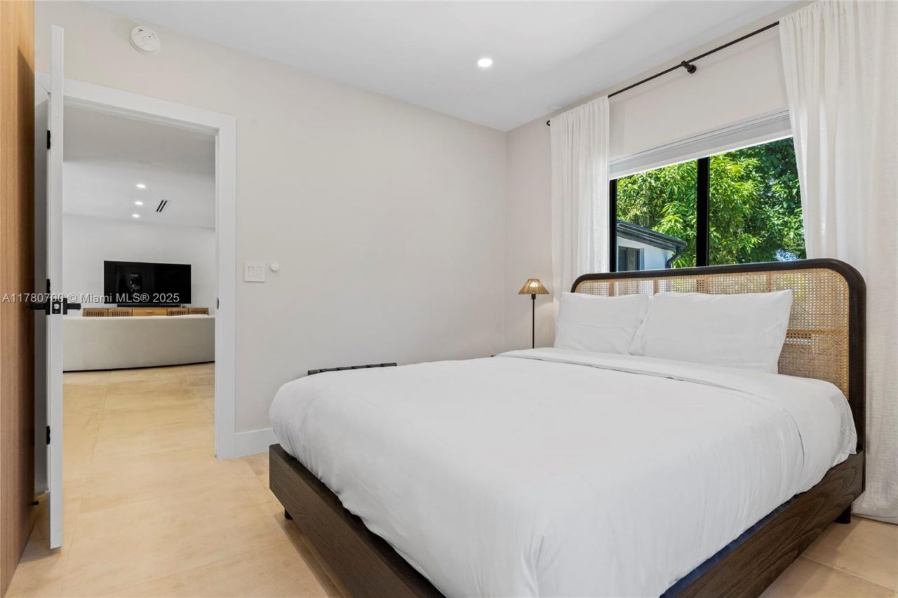 281 NE 48th Ter, Miami, FL 33137 Photo