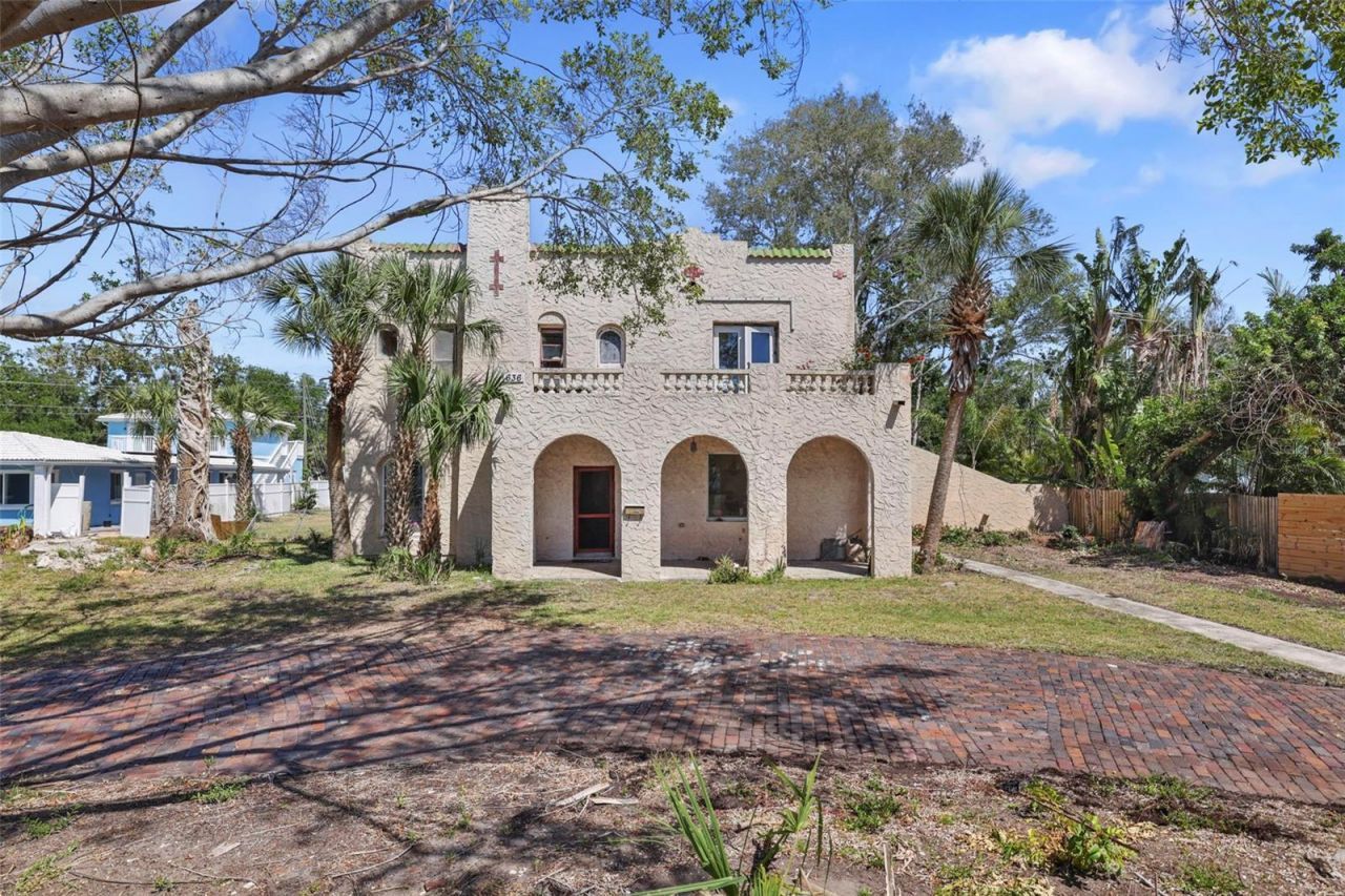 636 Sunset Drive S, Saint Petersburg, FL 33707 Photo