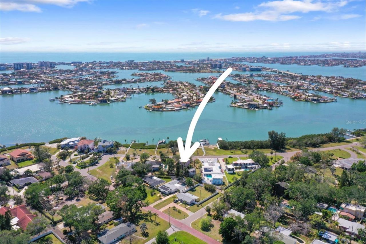 636 Sunset Drive S, Saint Petersburg, FL 33707 Photo