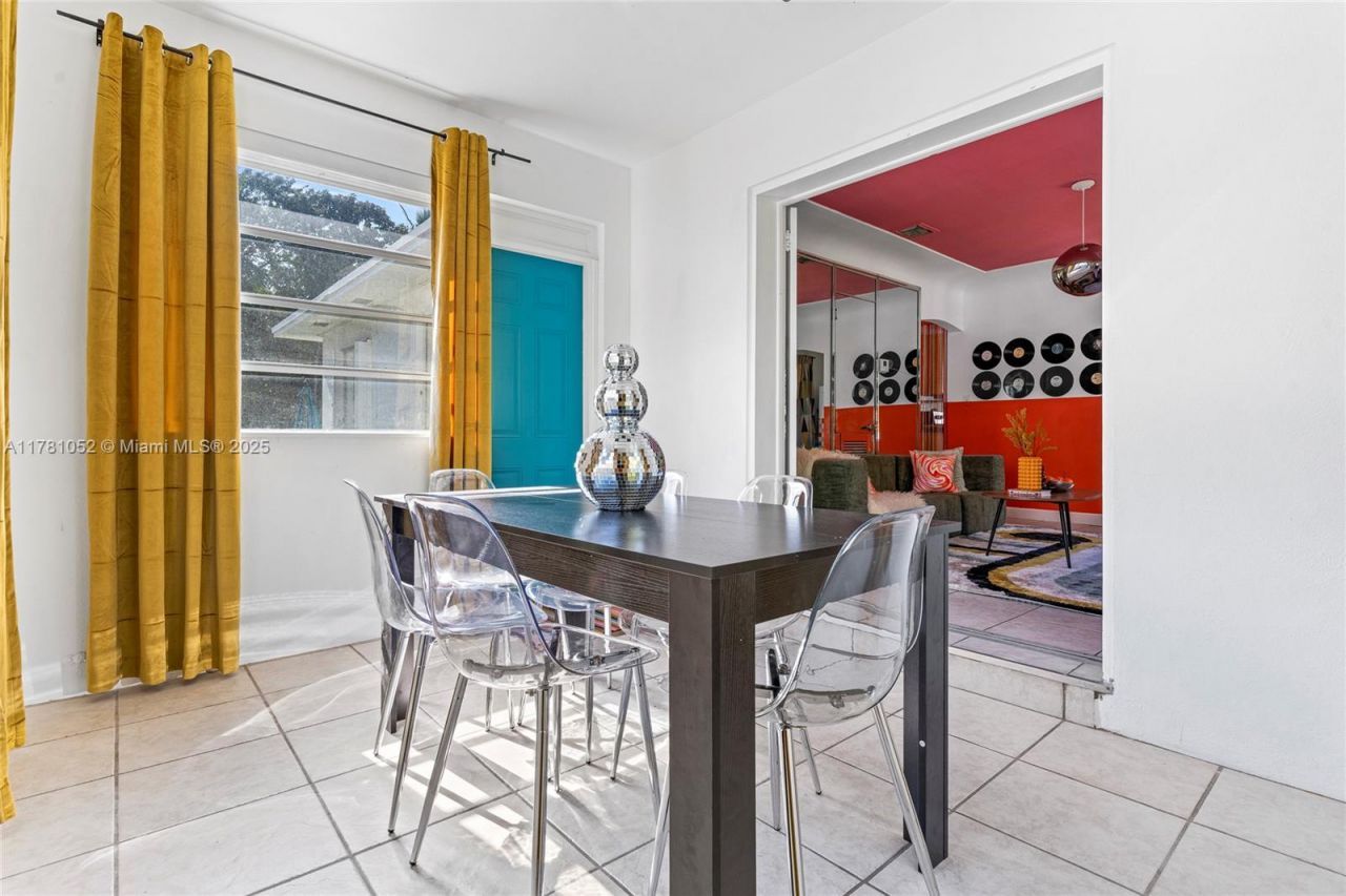 260 NE 45th St, Miami, FL 33137 Photo