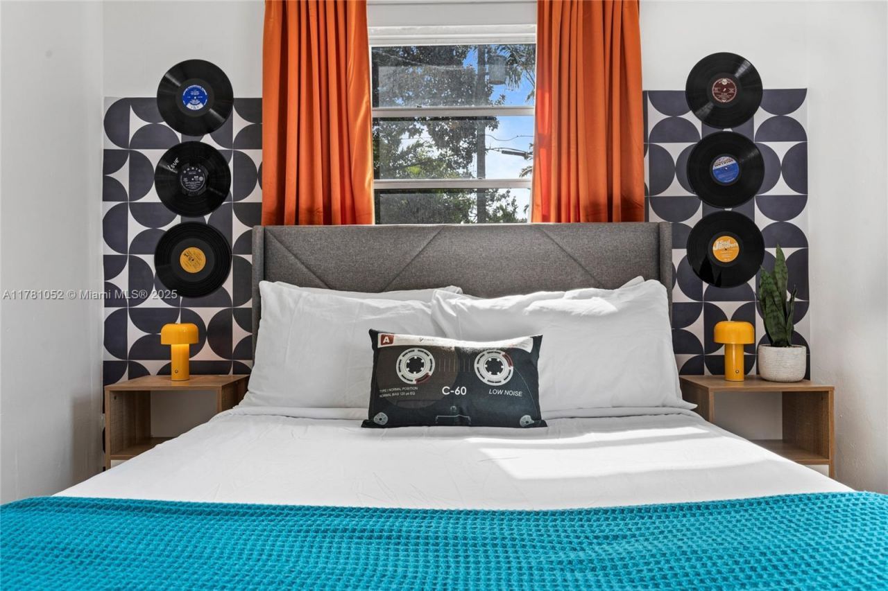 260 NE 45th St, Miami, FL 33137 Photo