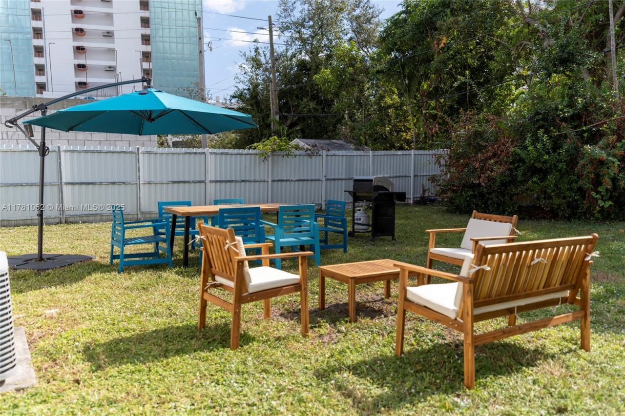 260 NE 45th St, Miami, FL 33137 Photo