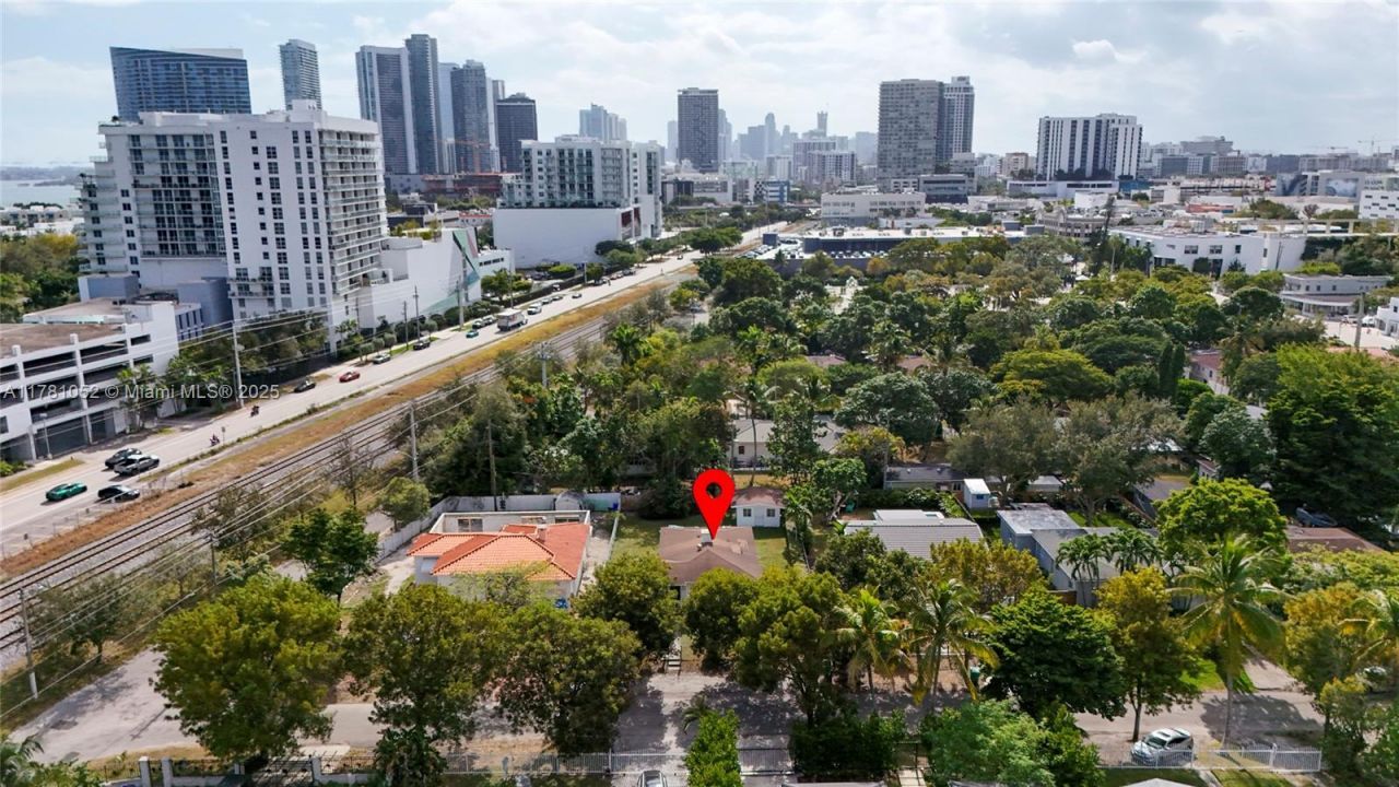 260 NE 45th St, Miami, FL 33137 Photo