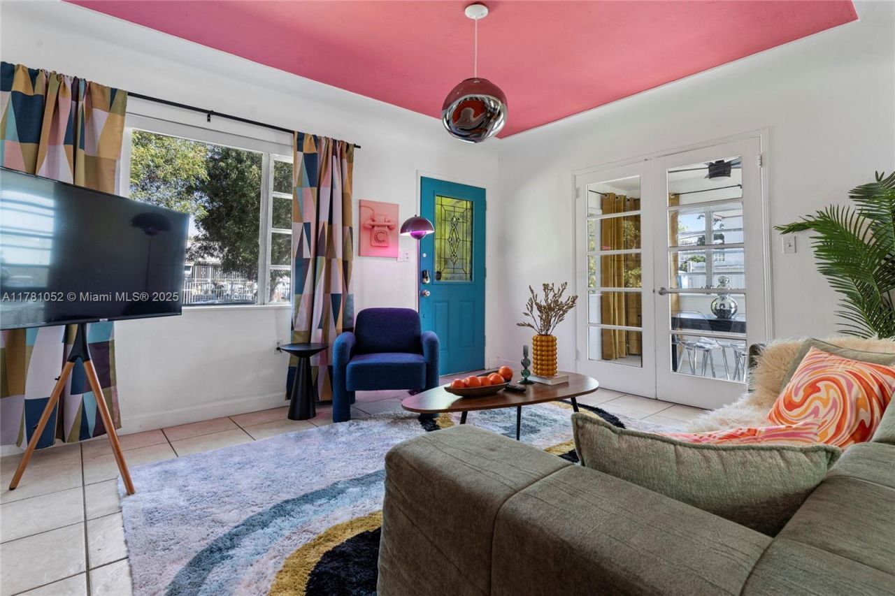 260 NE 45th St, Miami, FL 33137 Photo